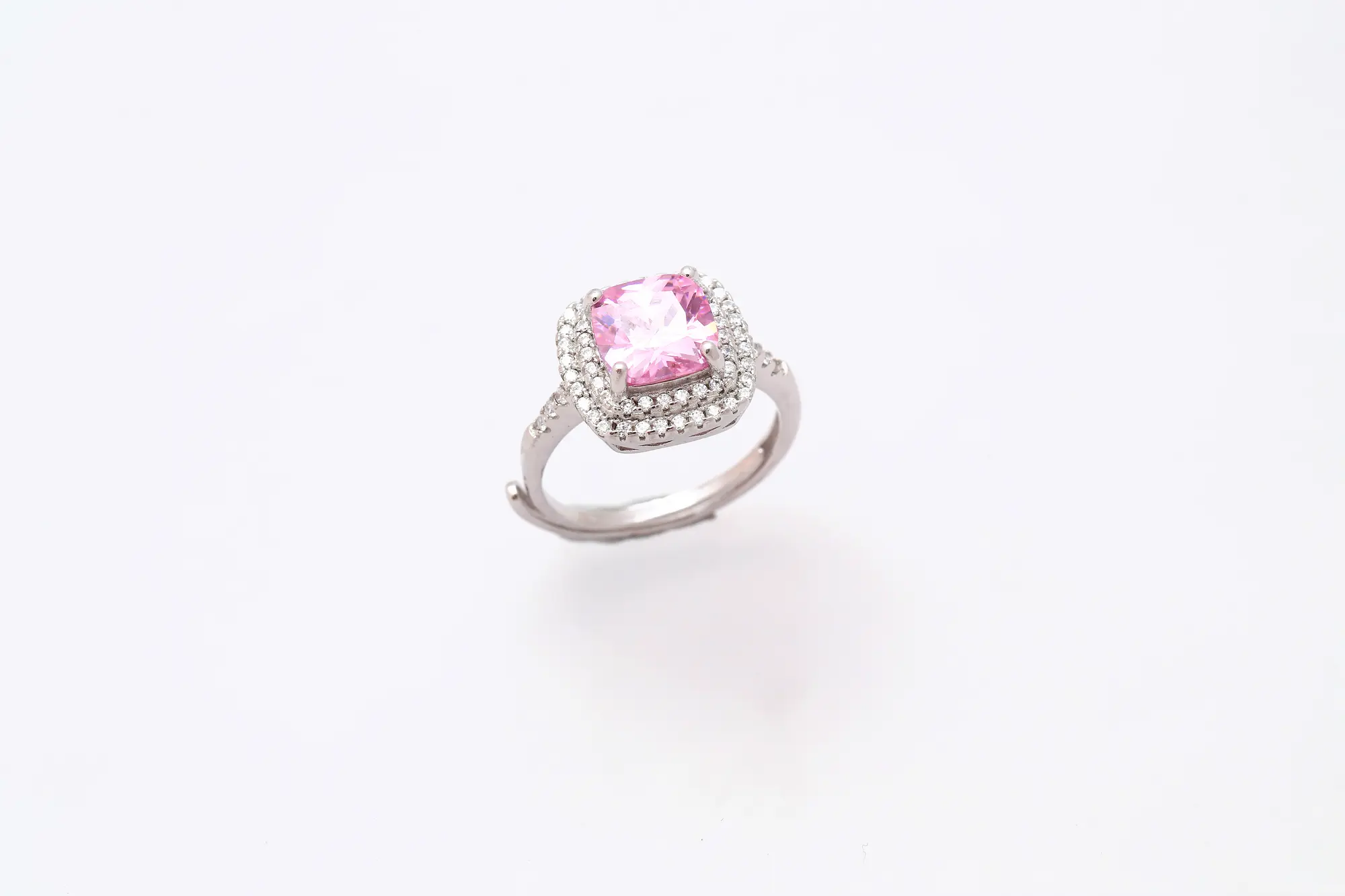ピンクダイヤモンドは資産として人気！その希少価値の高さと宝石