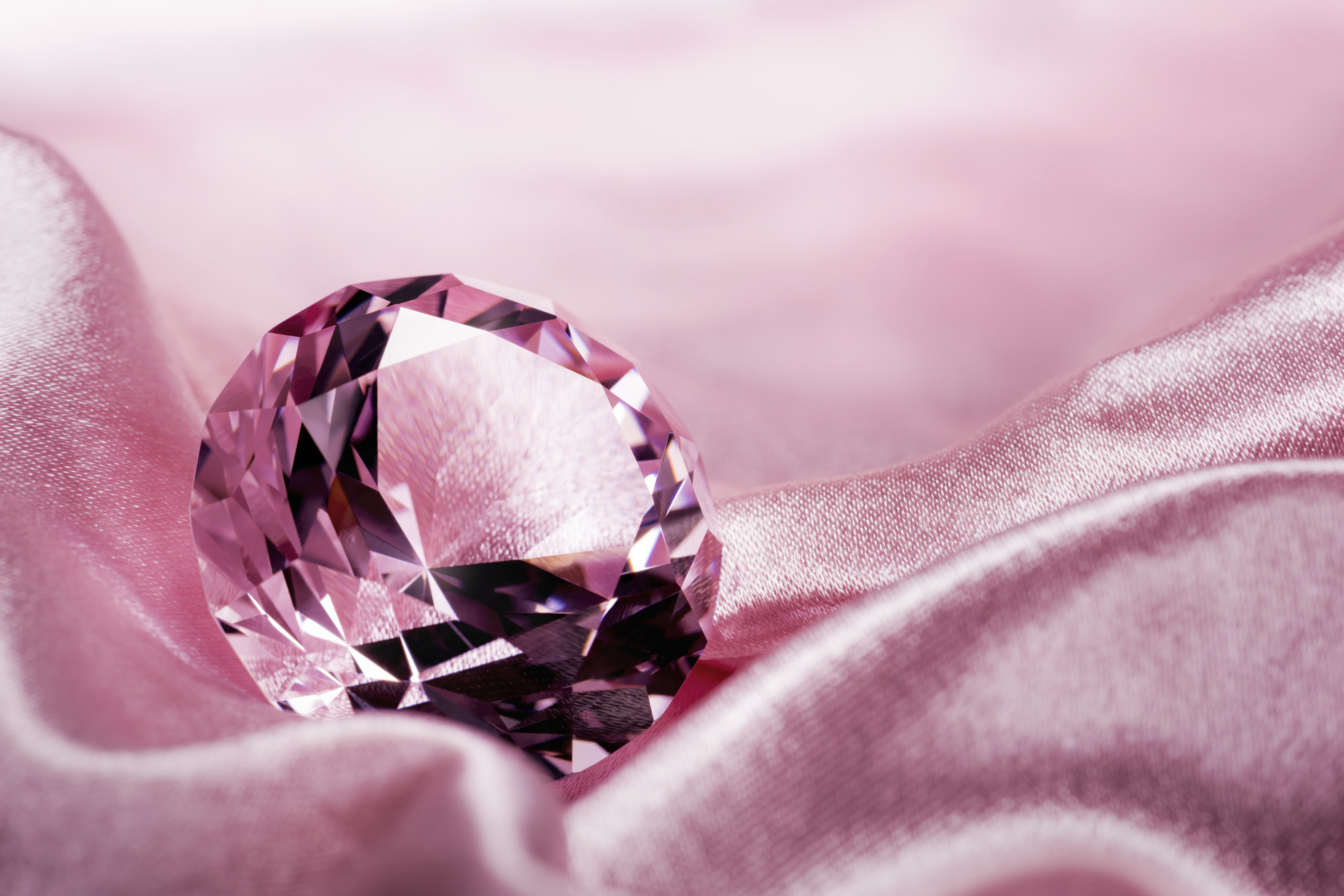 ピンクダイヤモンドの価値は高い！その理由と価値の高いピンクダイヤモンドの特徴