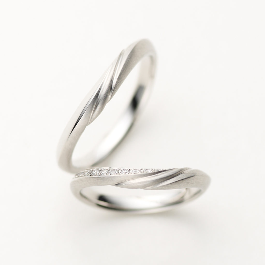 SOIR 結婚指輪 シンプル V字(ウェーブ) プラチナ
